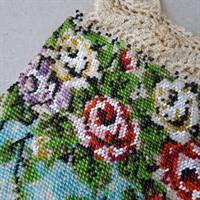 Perler syet på taske i fint mønster med blomster, Fint forarbejdet perlepose taske, 1800 tallet, antik